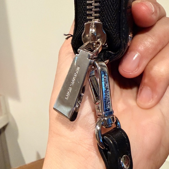 Michael Kors Black Diamond Quilted Leather Flat Smartphone Wristlet - Picture 5 of 5